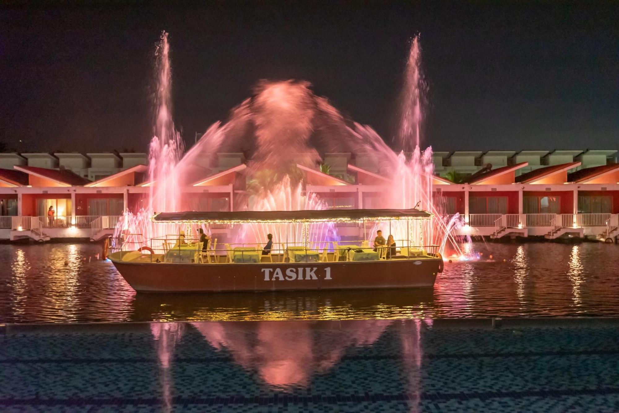 Tasik Villa International Resort Port Dickson Exterior photo Fountain of Wishes