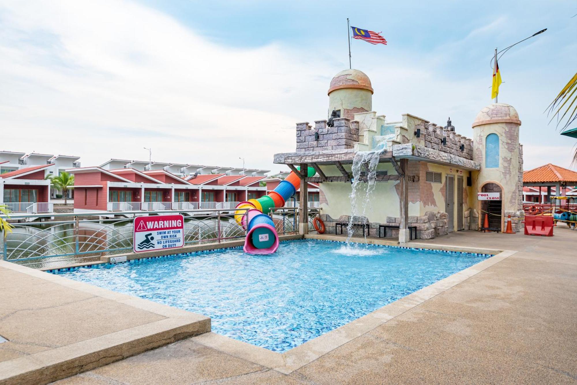 Tasik Villa International Resort Port Dickson Exterior photo The swimming pool at the resort