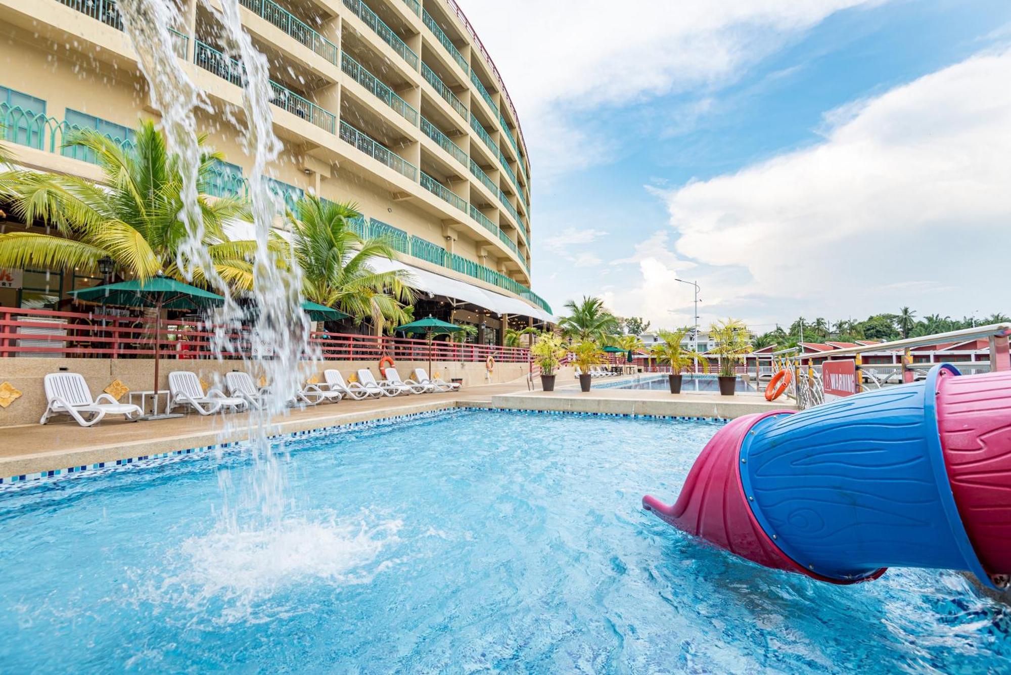 Tasik Villa International Resort Port Dickson Exterior photo Waterpark
