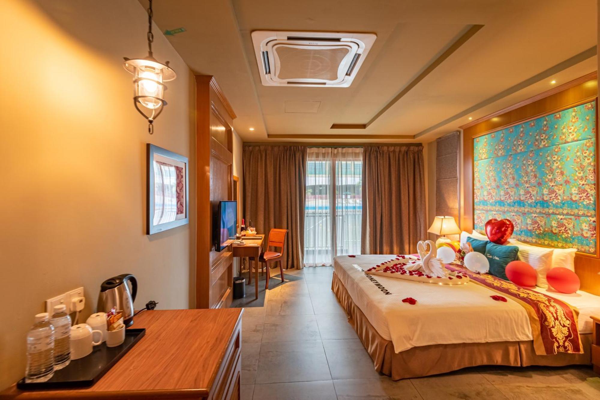 Tasik Villa International Resort Port Dickson Exterior photo Deluxe Room