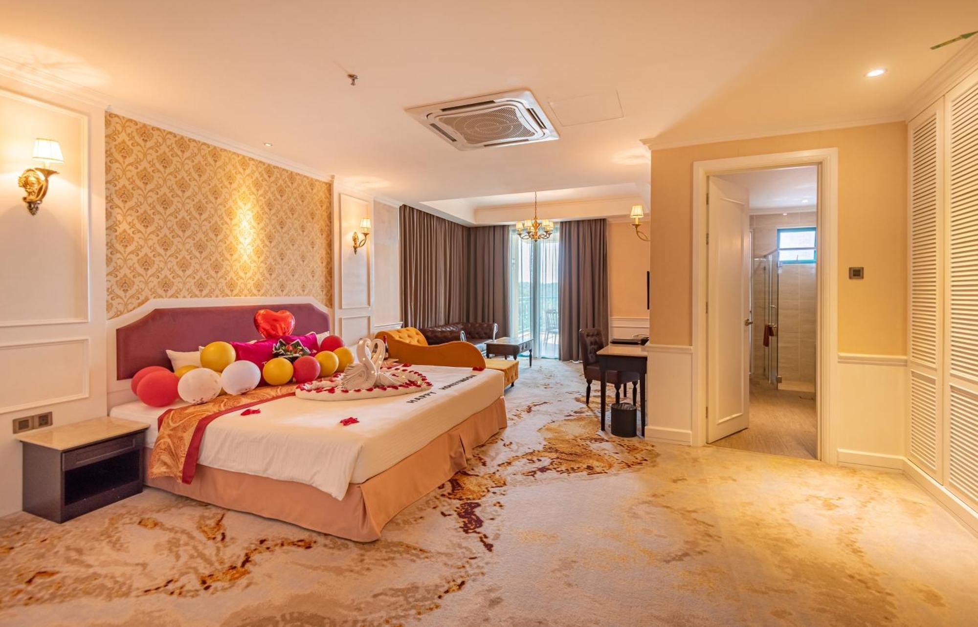 Tasik Villa International Resort Port Dickson Exterior photo Deluxe Suite
