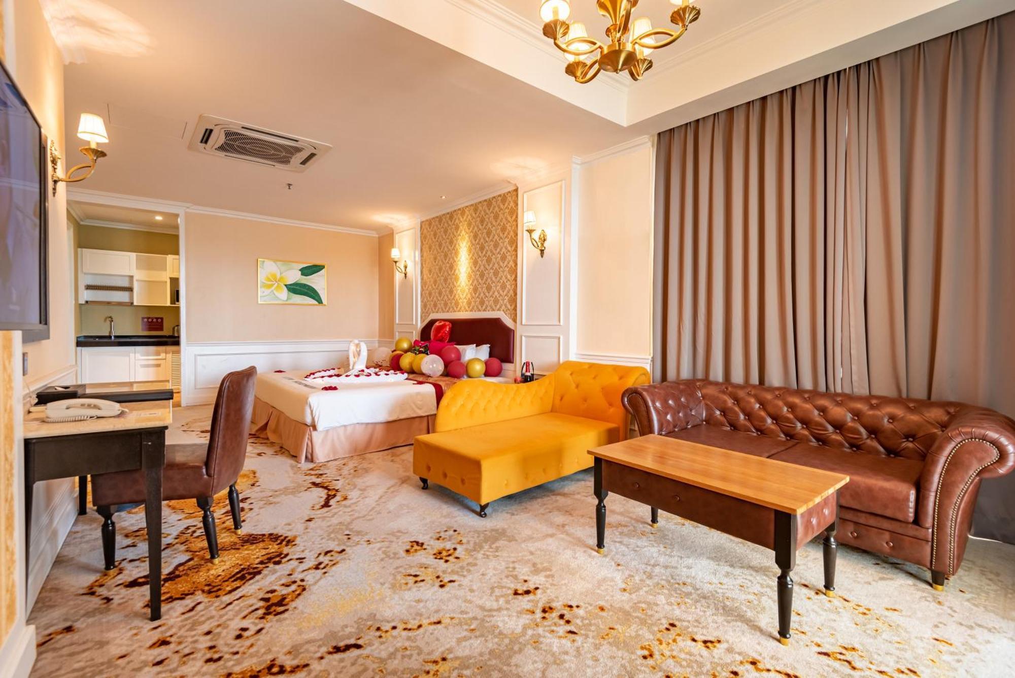 Tasik Villa International Resort Port Dickson Exterior photo Suite room