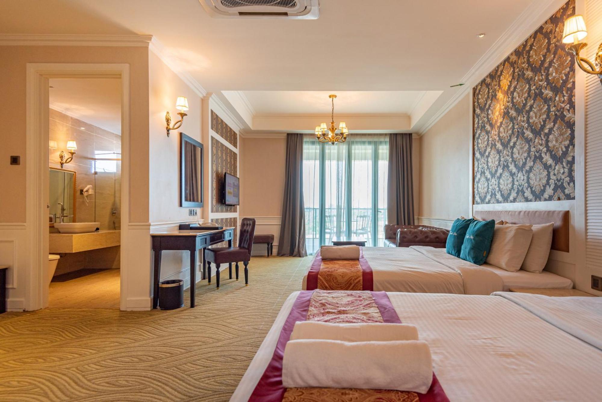 Tasik Villa International Resort Port Dickson Exterior photo Deluxe Family Room