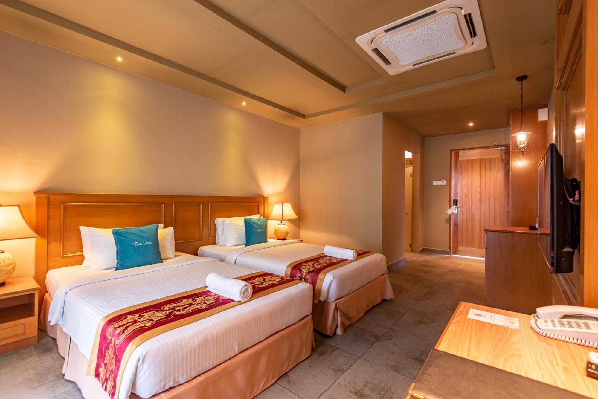 Tasik Villa International Resort Port Dickson Exterior photo Deluxe Room