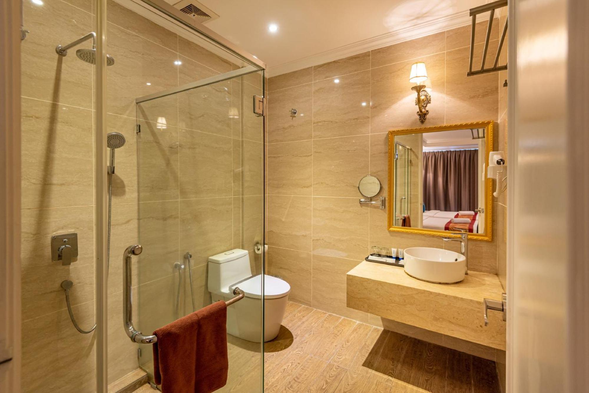 Tasik Villa International Resort Port Dickson Exterior photo A bathroom in a hotel