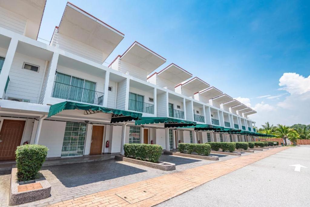 Tasik Villa International Resort Port Dickson Exterior photo The residence hall